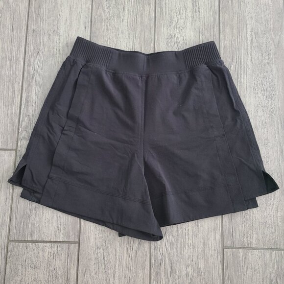 lululemon athletica Pants - Lululemon Black High-Rise Ribbed Woven Relaxed-Fit Waist Shorts 4" size small